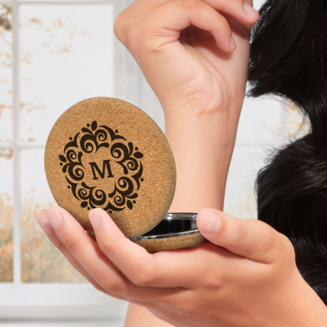 Cork Compact Mirror 121407 | Feature
